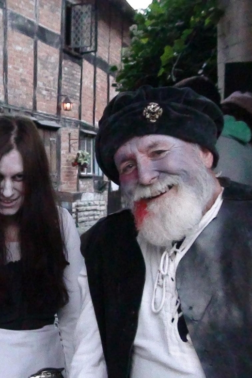 Stratford-upon-Avon: Lantern-Lit Ghost Tour at Tudor World - Your guide in costume: Why the storytelling lands