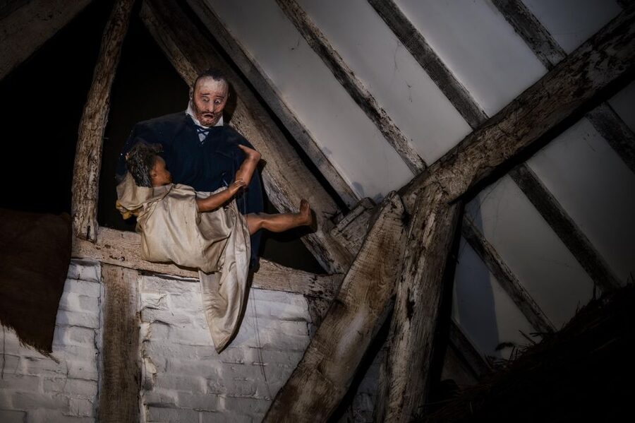 Stratford-upon-Avon: Lantern-Lit Ghost Tour at Tudor World - Inside the museum: A 1-hour maze of corridors and shadow work
