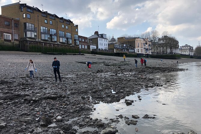 Thames Beachcombing - Choosing the right boots and staying comfortable on stony mud