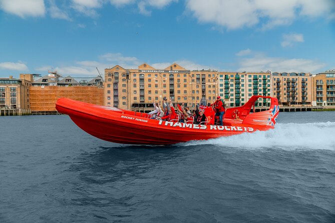 Thames High-Speed Zone Speedboat in London - The Thames Barrier Breakthrough and the Wave-Jump Adrenaline
