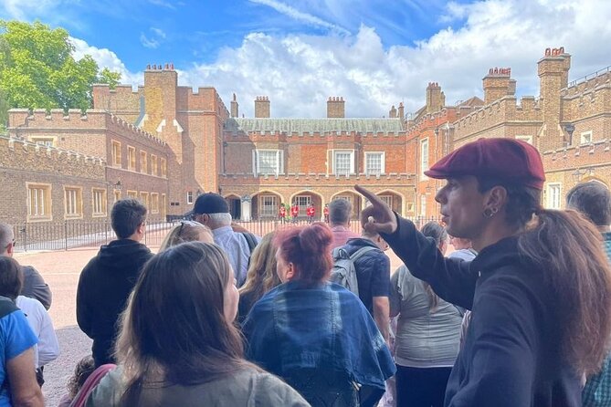 The Changing of the Guard Tour and Buckingham Palace - The value of a guided Changing of the Guard walk