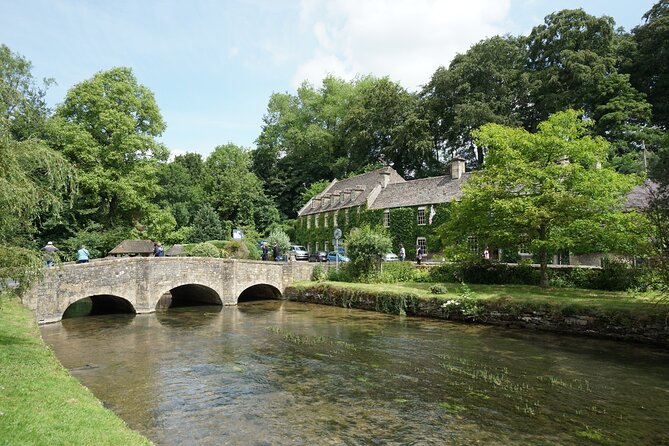 The Cotswolds Guided Day Tour from London - Guide style you might experience on different days