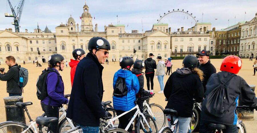 The London "Big Six" and a Pub. 5.5 hour tour - Houses of Parliament and Big Ben Views Without the Chaos