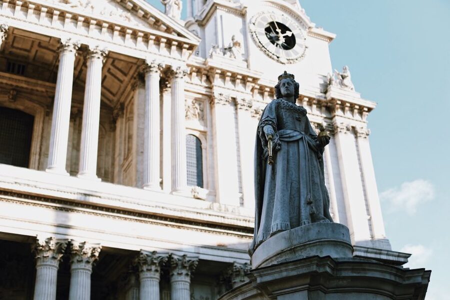 The Old City of London - Guided Walking Tour 12 guests 2,5h - Tower of London: the landmark you recognize, explained
