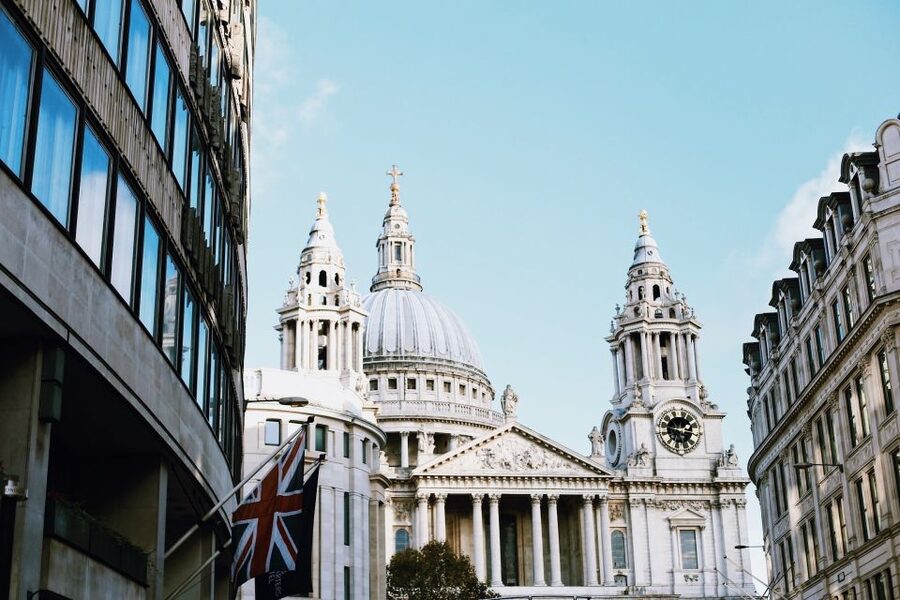 The Old City of London - Guided Walking Tour 12 guests 2,5h - Getting oriented near Temple Church