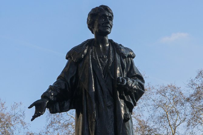 The women of London - Spanish or French Guidance, and Carmen’s Storytelling Style