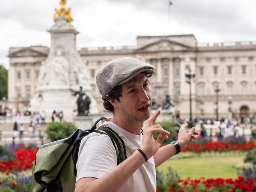 Top London Sights Tour - Christmas Day Special! - First steps: meeting outside The Ritz and getting the route right