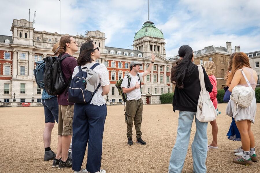 Top London Sights Tour - Christmas Day Special! - Trafalgar Square to 10 Downing Street: politics and photo stops in one sweep