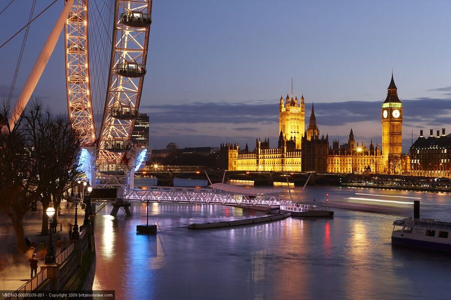 Tour of London and Christmas Day Lunch Cruise - Should You Book This London and Thames Christmas Combo?