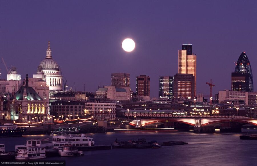 Tour of London and Christmas Day Lunch Cruise - FAQ