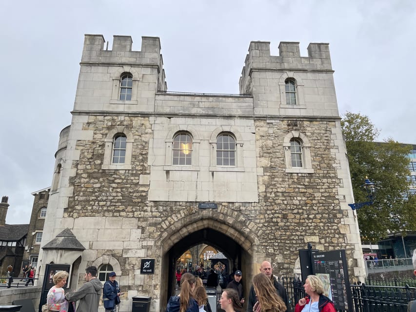 Tower of London: After-Hours Tour with Ceremony of the Keys - Price and value for a 105-minute after-hours experience