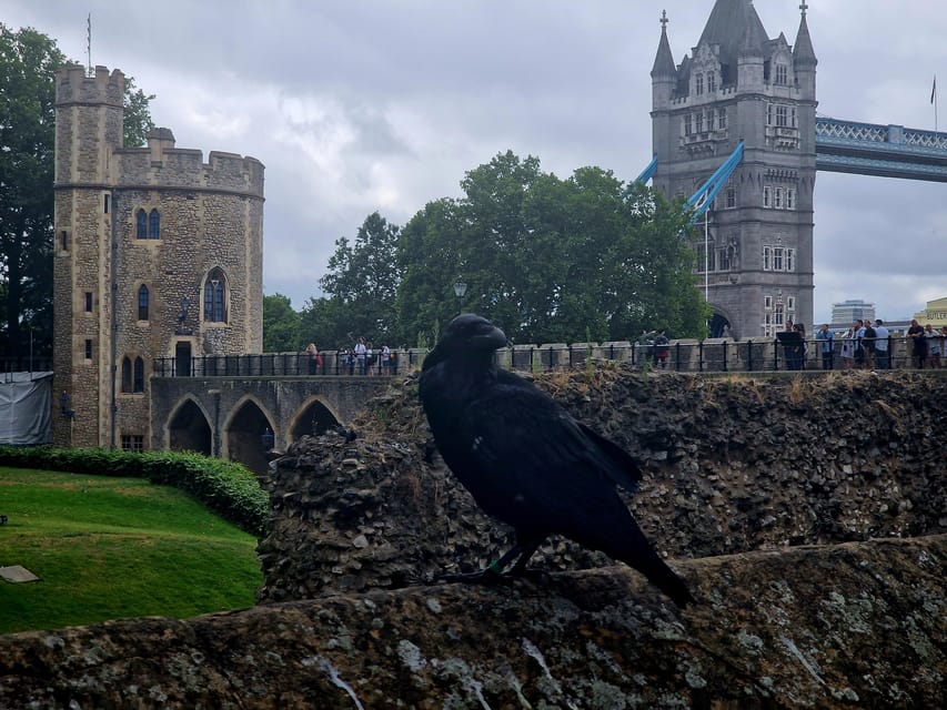 Tower of London Crown Jewels and English Royal History Tour - Stop 2: White Tower, Armory, and the royal residence story