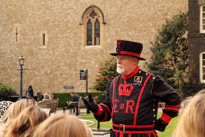 Tower of London: Crown Jewels & Beefeater Opening Ceremony - Pace, timing, and who this tour fits best