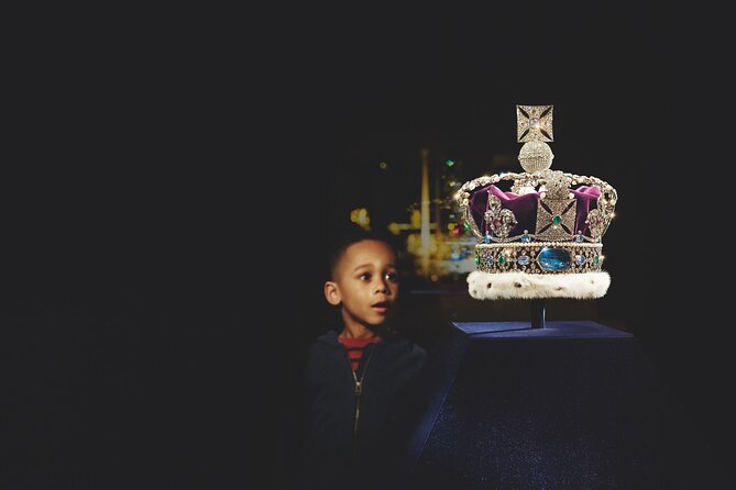 Tower of London Early Access, Opening Ceremony and Royal London - Thames River Cruise: major landmarks without traffic stress