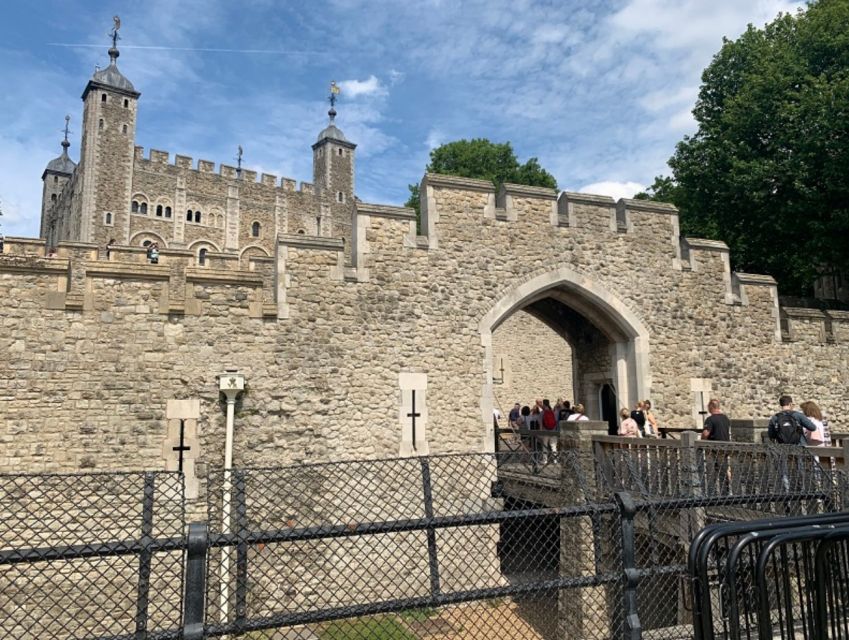 Tower of London: Early Access with Crown Jewels & Beefeaters - Traitor’s Gate vibes: the short guided intro inside