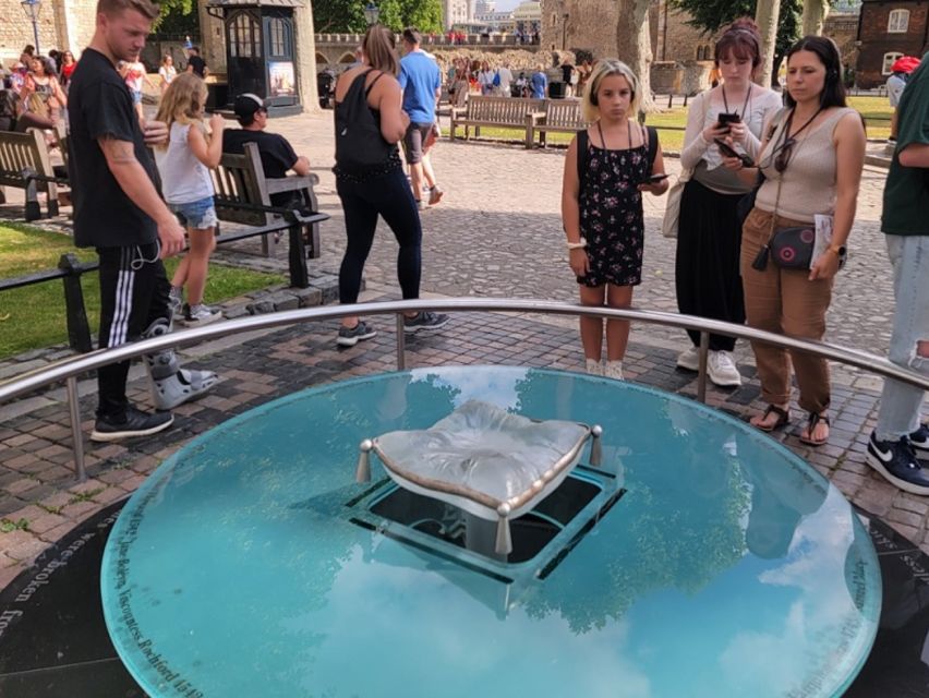 Tower of London: Early Access with Crown Jewels & Beefeaters - Crown Jewels early access: how to enjoy the Jewel House in peace