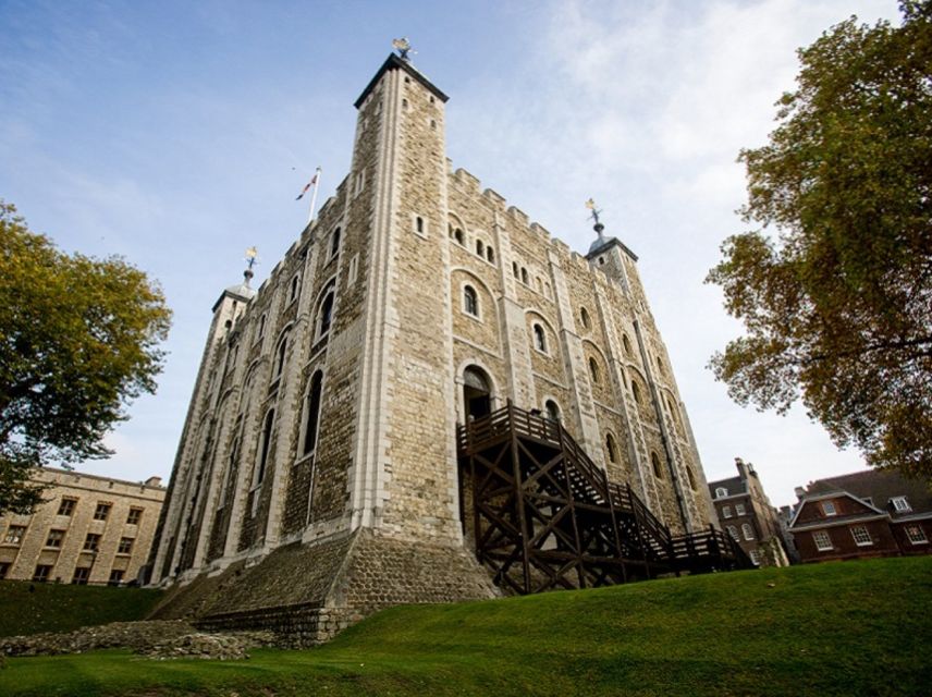Tower of London: Early Access with Crown Jewels & Beefeaters - Group size and how it affects your experience
