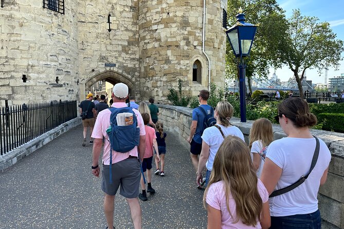 Tower of London for kids & families Private Guided Tour with pre-booked Tickets - Getting Your Bearings at the Tower Hill Welcome Centre