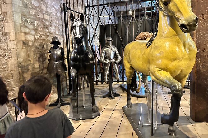 Tower of London for kids & families Private Guided Tour with pre-booked Tickets - Beefeaters and Ravens: The Story Engine for Kids