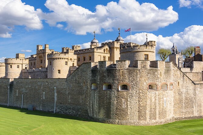 Tower of London Fully Guided Private Tour - Crown Jewels time: what a guide helps you notice