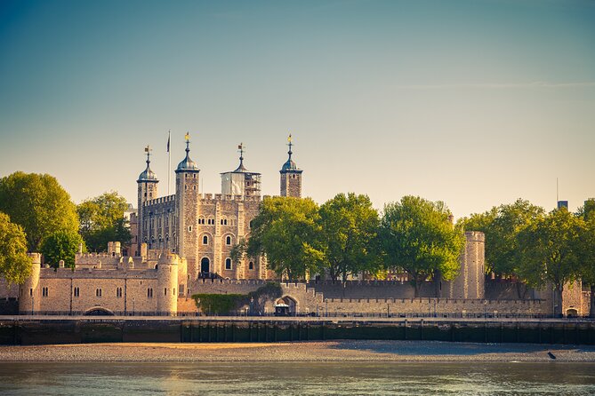 Tower of London Fully Guided Private Tour - Your 2.5-hour route: Tower Green, the White Tower, and the main storytelling stops