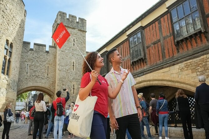 Tower of London Guided Tour with Beefeater Meet & Crown Jewels - Guides, Humor, and Headsets That Keep the Tour Smooth
