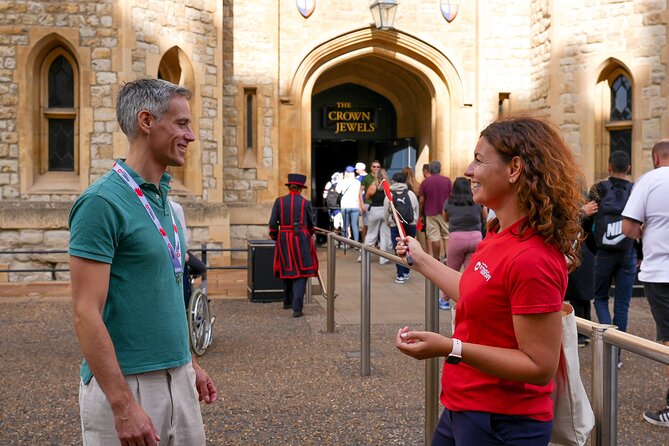 Tower of London: Guided Tour with Thames River Cruise - The White Tower and Beefeaters connection you will actually feel