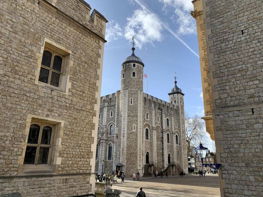Tower of London Kid-Friendly Private Tour - Beefeaters and the Crown Jewels: The Two Big Wow Moments