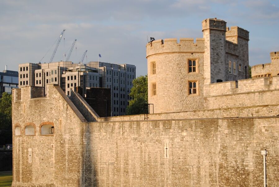 Tower of London Private Guided Tour - White Tower and the Fortress Built by William the Conqueror