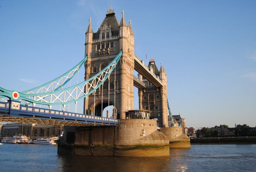 Tower of London Private Guided Tour - Inside the fortress: torture chambers and dungeon stories