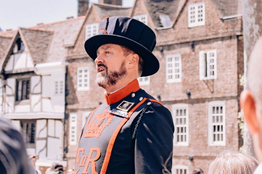 Tower of London Private Tour - Beefeaters and the crown jewels moment you will remember