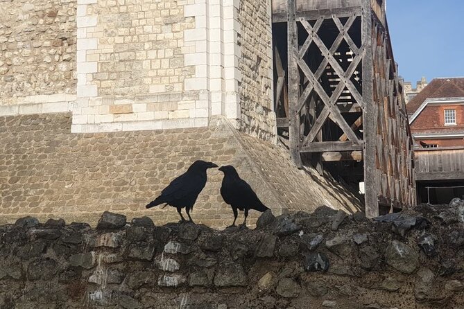 Tower of London Private Tour for Families and Friends - The Wall Walk and Tower Bridge photo moment