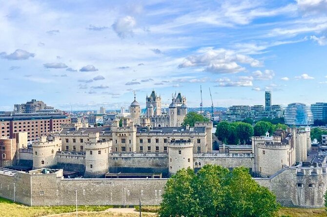 Tower of London Private Tour for Families and Friends - The White Tower: origins, power, and a quick time machine