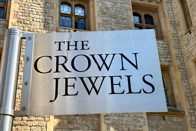Tower of London Private Tour with Blue Badge Guide - Yeomen Warders (Beefeaters) and the stories that add a human layer