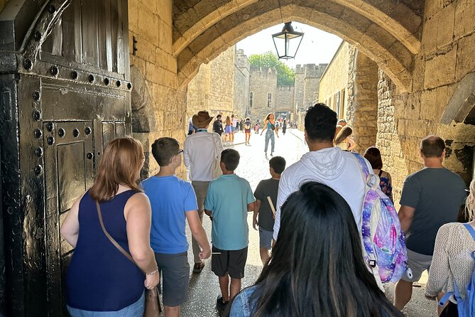 Tower of London Private Tour with Blue Badge Guide - Family-friendly pacing and questions: when guides like Lucy, Dan, and Ainura shine