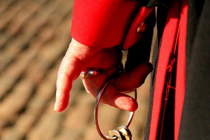 Tower of London Private Walking Tour - Stop 1, Tower of London: Murder Holes, Prison Power, and the Ravens Life