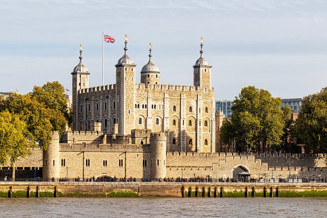 Tower of London Private Walking Tour - Stop 2, White Tower: Kings’ Armour, Weapons Across Eras, and Family-Friendly Learning