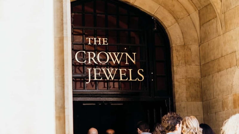 Tower of London Tour with Crown Jewels, plus River Cruise - A smart morning plan at the Tower of London