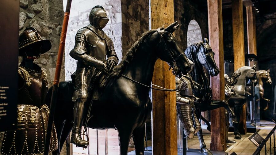 Tower of London Tour with Crown Jewels, plus River Cruise - The flexible Thames river cruise pass, usable on your schedule