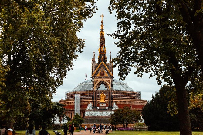 Treasures of London: The Royal Family Private Tour - Stop 2: Trafalgar Square, Nelson’s Column, and the Fourth Plinth