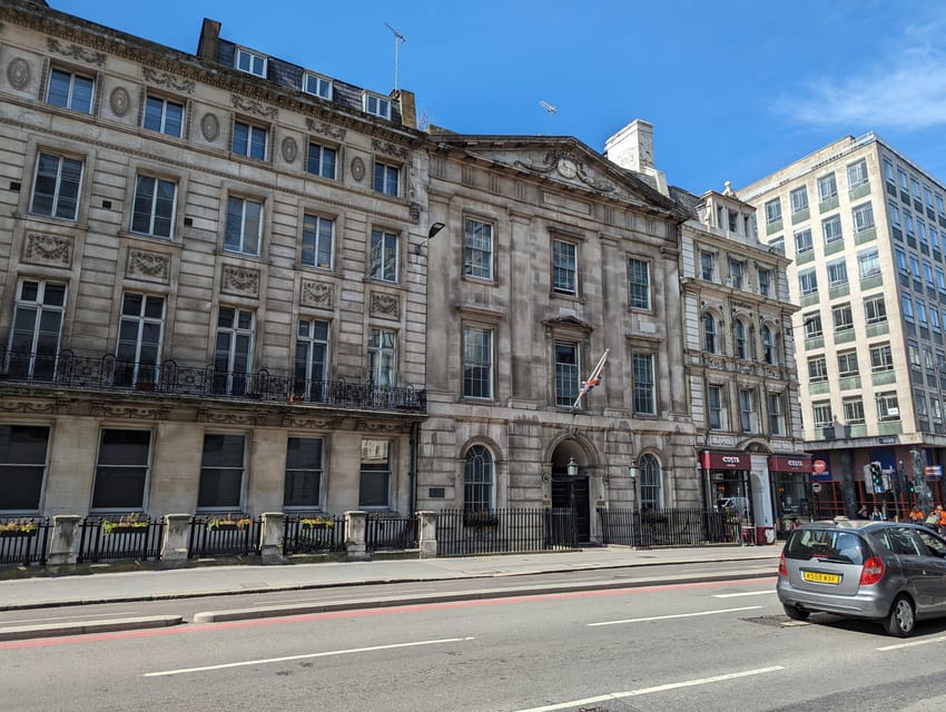 Turmoil, Templars, Oliver Twist: London's Squalor & Splendor - Staple Inn, Holy Sepulchre Church, and the Small Stops That Add Texture