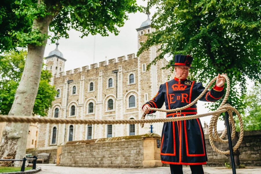 Ultimate Tower of London, Beefeater Welcome & Crown Jewels - Jewel House, Crown Jewels, and how to enjoy the viewing without rushing