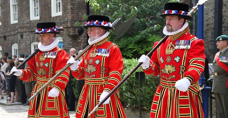 Ultimate Tower of London, Beefeater Welcome & Crown Jewels - Who should book this, and who should rethink it