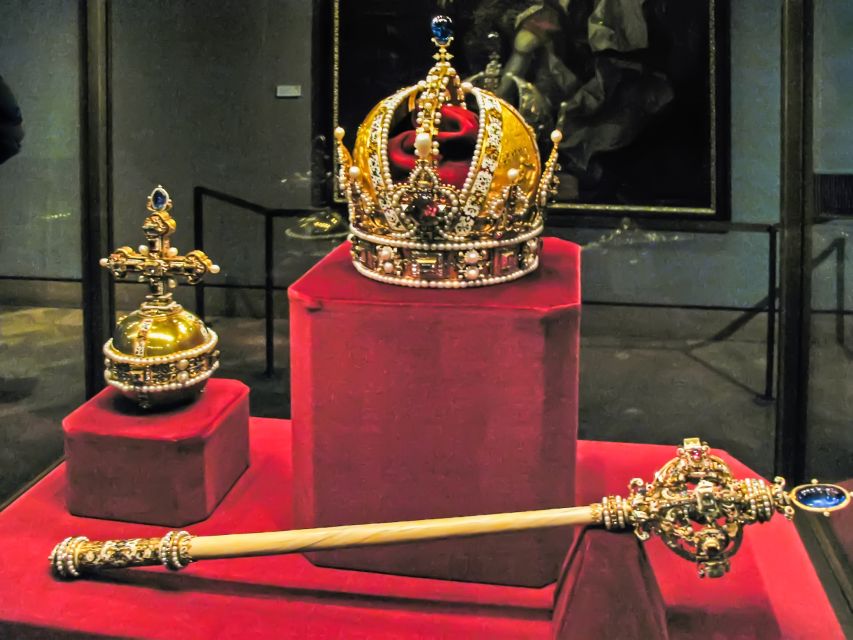 Ultimate Tower of London, Beefeater Welcome & Crown Jewels - Meeting at Starbucks, then walking in with a plan