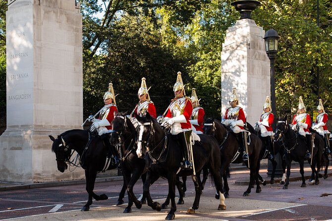 Unforgettable London: Bespoke 9-Hour Walking Private Tour - The day starts with pickup and a mobile ticket, not chaos
