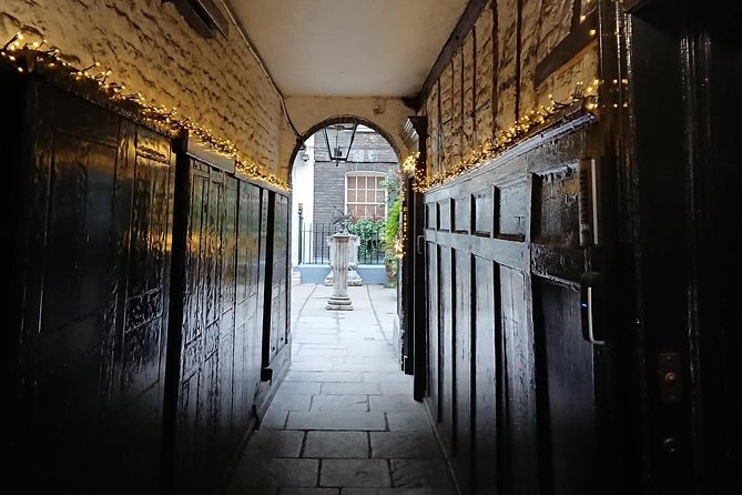 Unique London Walk: Secrets of Mayfair - Private Tour - Starting at Piccadilly, ending near Piccadilly Circus, and staying in a workable bubble