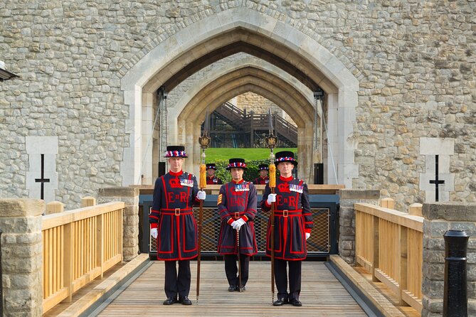 VIP Tower of London and Crown Jewels Tour with Private Beefeater Meet & Greet - The VIP Beefeater meet-and-greet, what you actually get