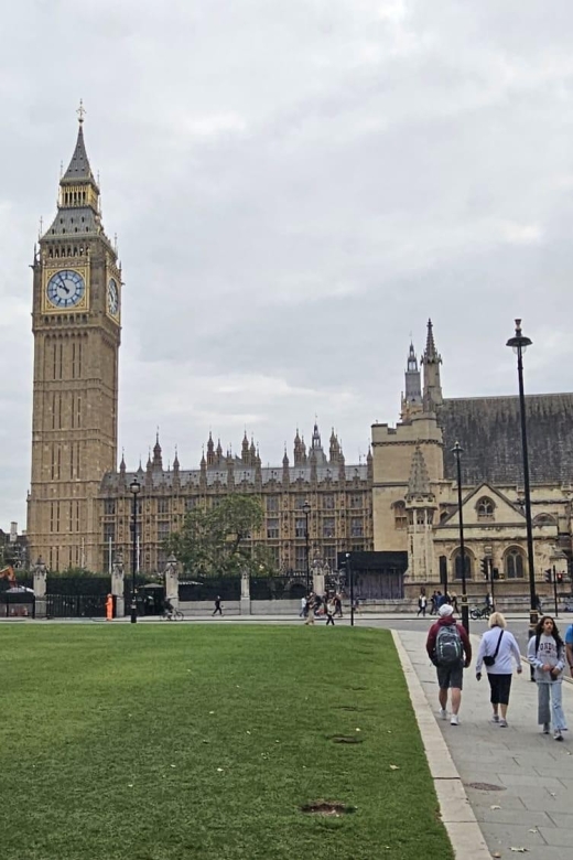 VIP Westminster Abbey & Upper Gallery and Buckingham Palace - Westminster grounds and that 20-minute photo stop
