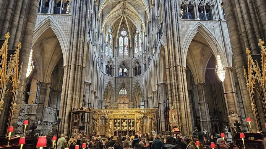 VIP Westminster Abbey & Upper Gallery and Buckingham Palace - Big Ben and Houses of Parliament: exterior views with guidance
