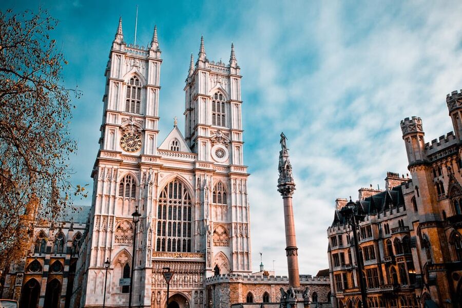 VIP Westminster Abbey & Upper Gallery and Buckingham Palace - The Cloisters stop: quick photos, slow down for details